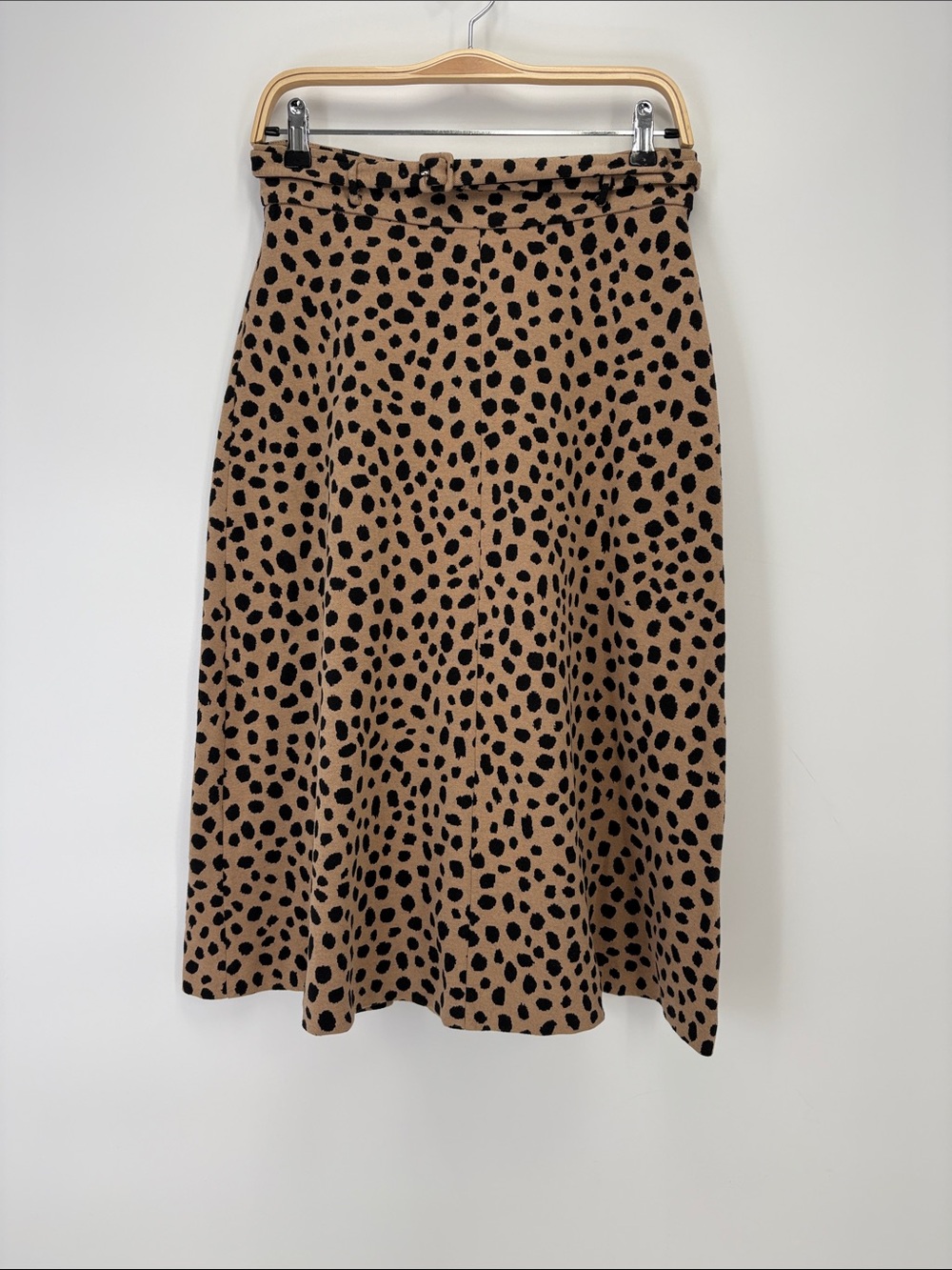 🪲 Ann Taylor knit self belt Tan and Black Spotted A-Line Midi Skirt